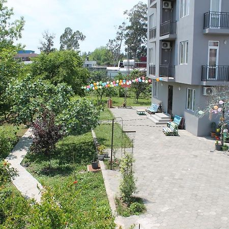 Femily Hotel In Batumi Mareti Str 2 Экстерьер фото
