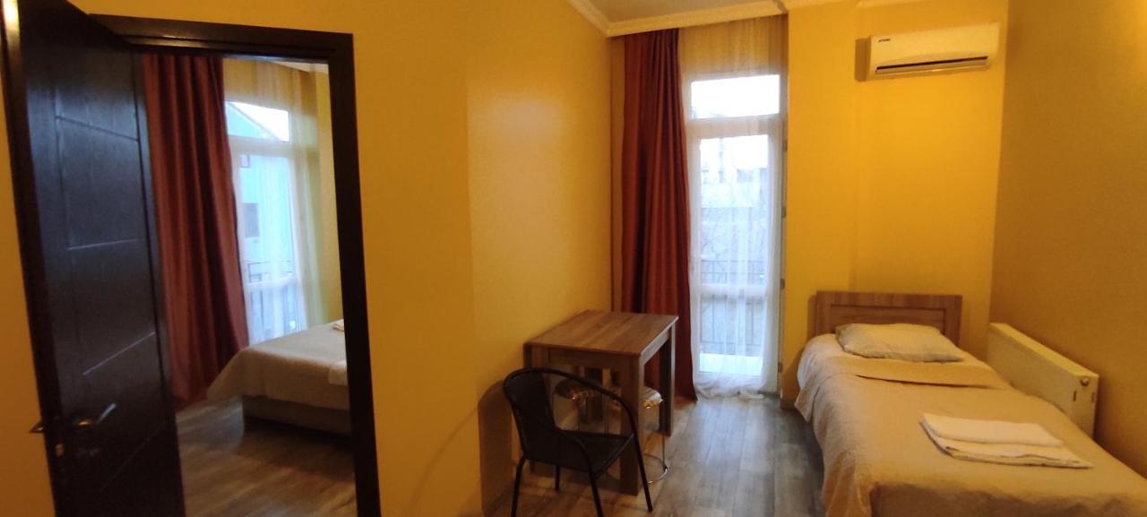 Femily Hotel In Batumi Mareti Str 2 Экстерьер фото