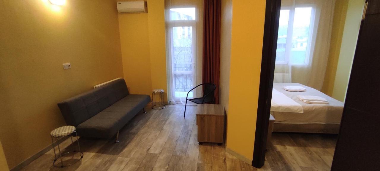 Femily Hotel In Batumi Mareti Str 2 Экстерьер фото