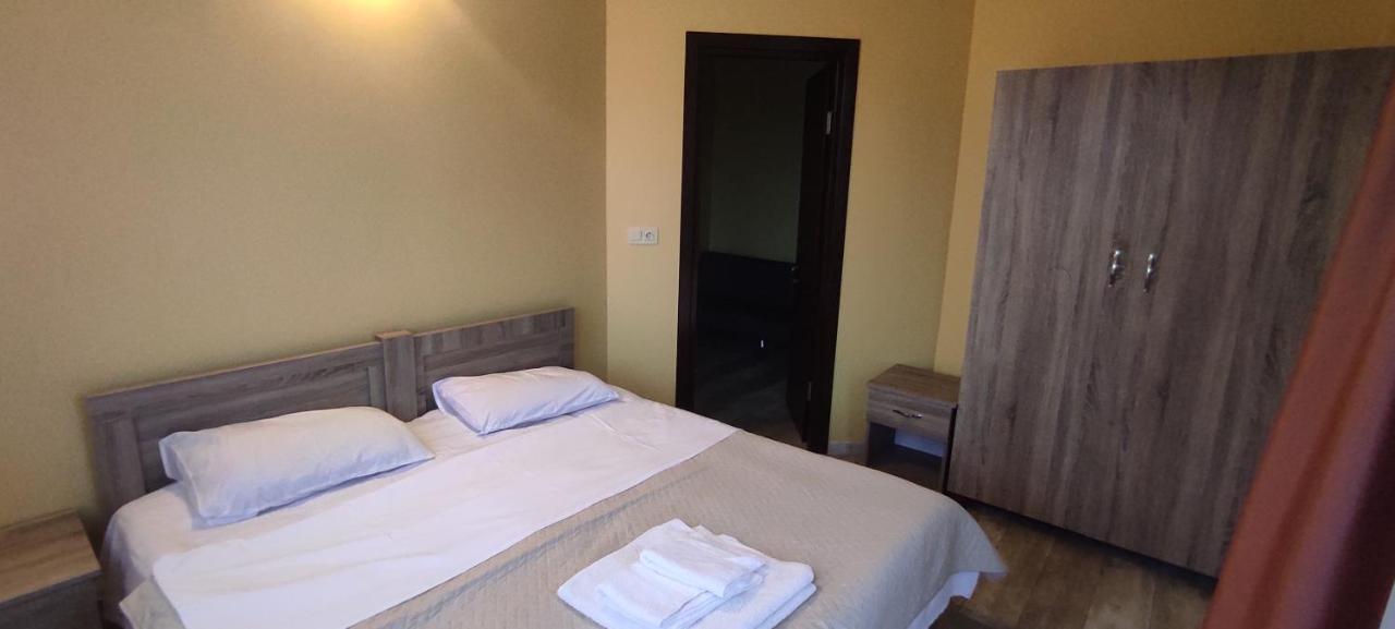 Femily Hotel In Batumi Mareti Str 2 Экстерьер фото