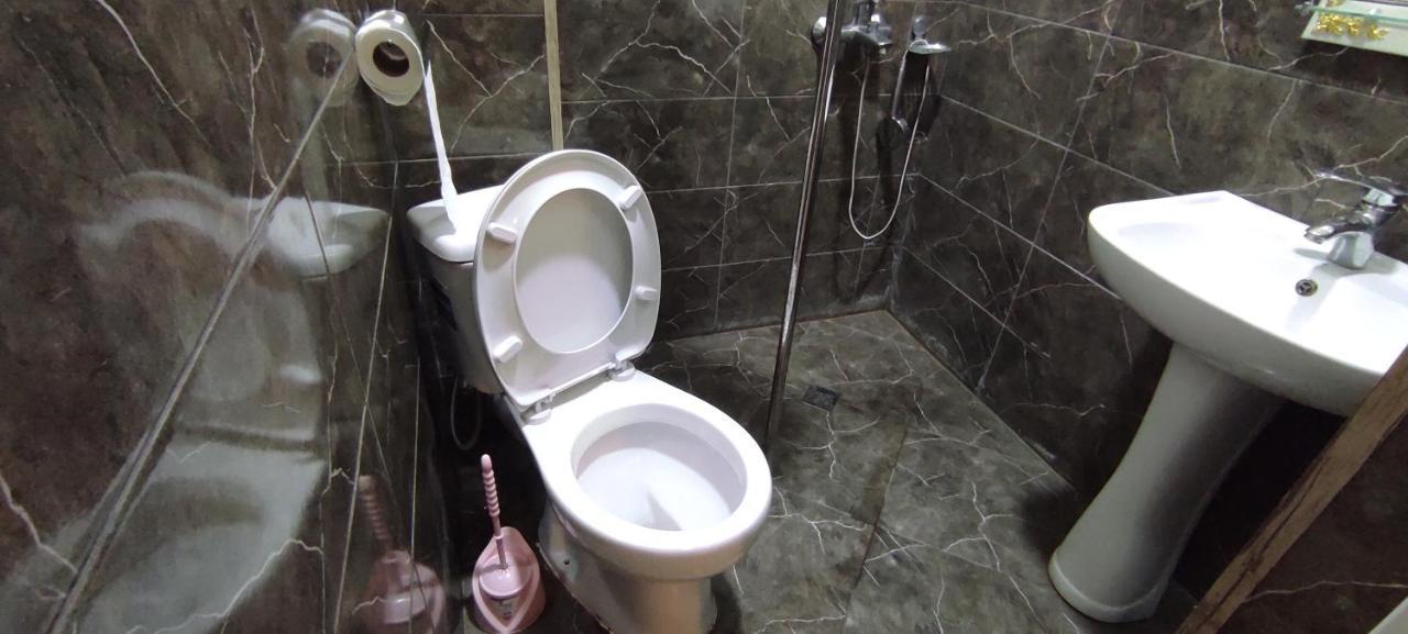 Femily Hotel In Batumi Mareti Str 2 Экстерьер фото