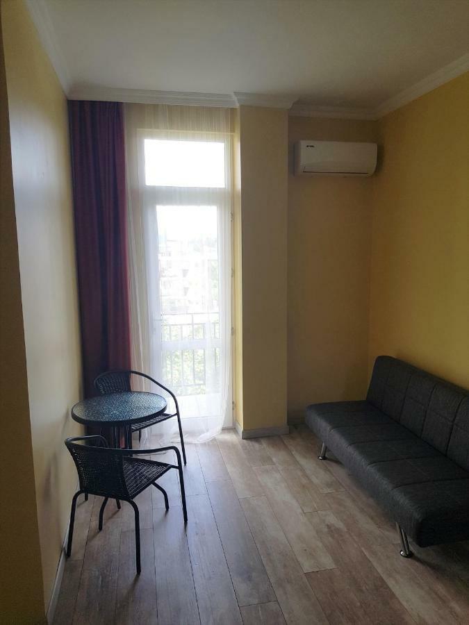Femily Hotel In Batumi Mareti Str 2 Экстерьер фото