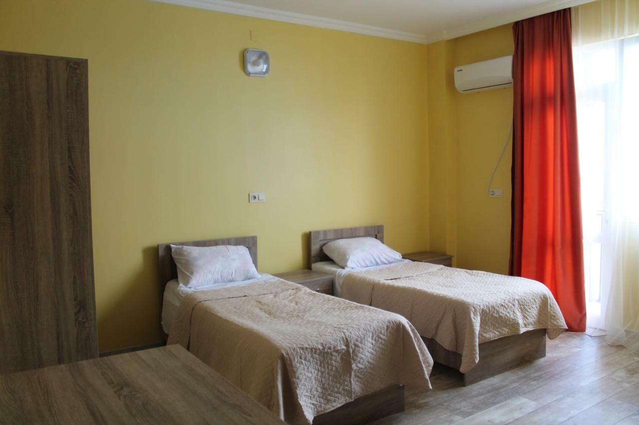 Femily Hotel In Batumi Mareti Str 2 Экстерьер фото