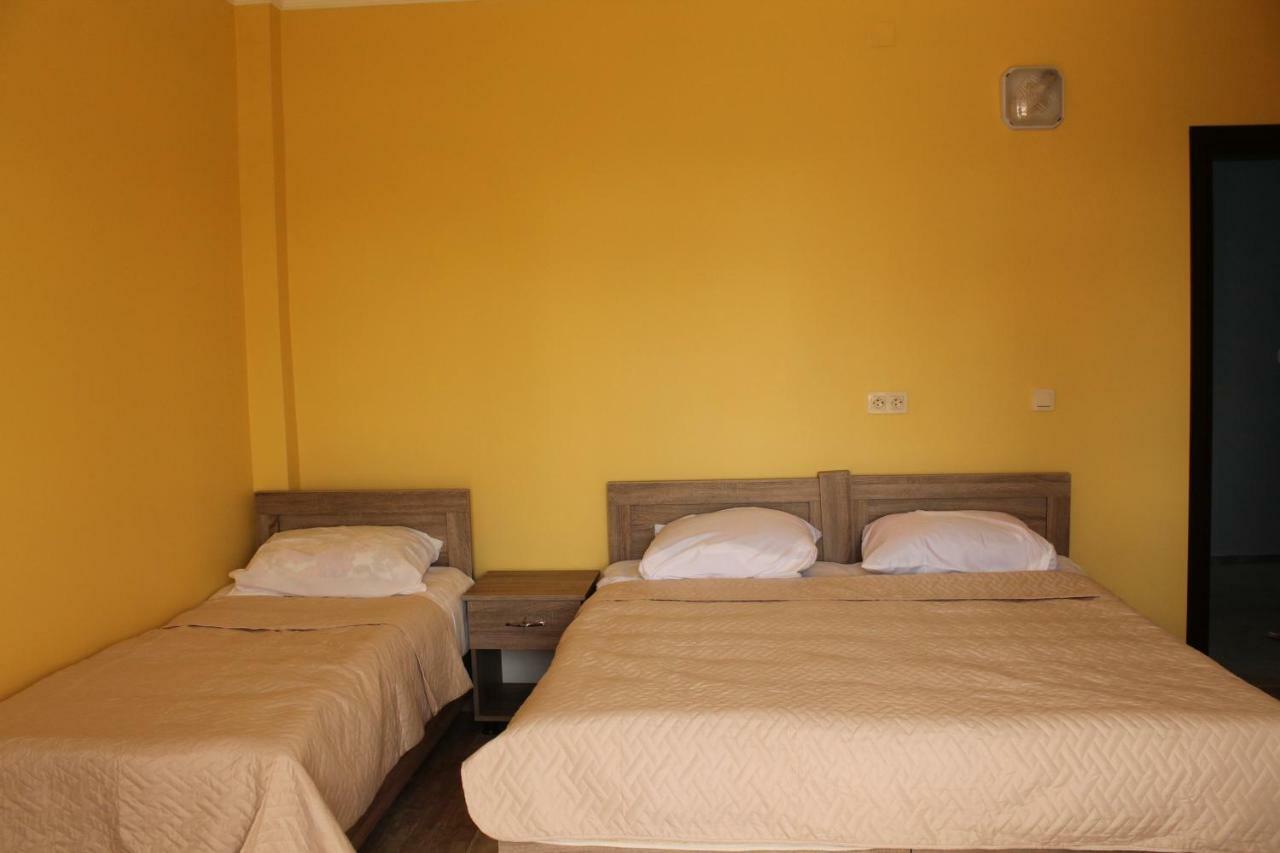 Femily Hotel In Batumi Mareti Str 2 Экстерьер фото